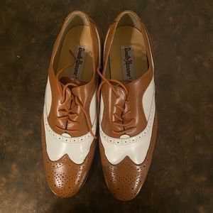 Men’s two tone dress shoes (beige and white)